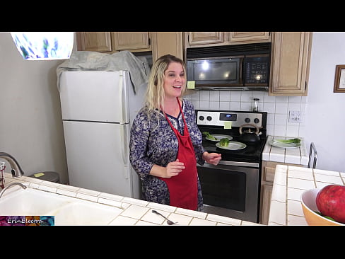 ❤️ A madrasta a ordenhá-lo na cozinha antes do seu encontro ❤❌ Porno bonito em nós pt.megaofertas.top ❌️